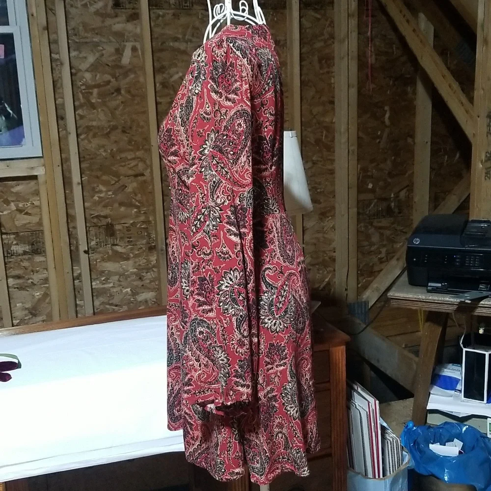 Forever 21 rust paisley print dress. Size small - Picture 4 of 9